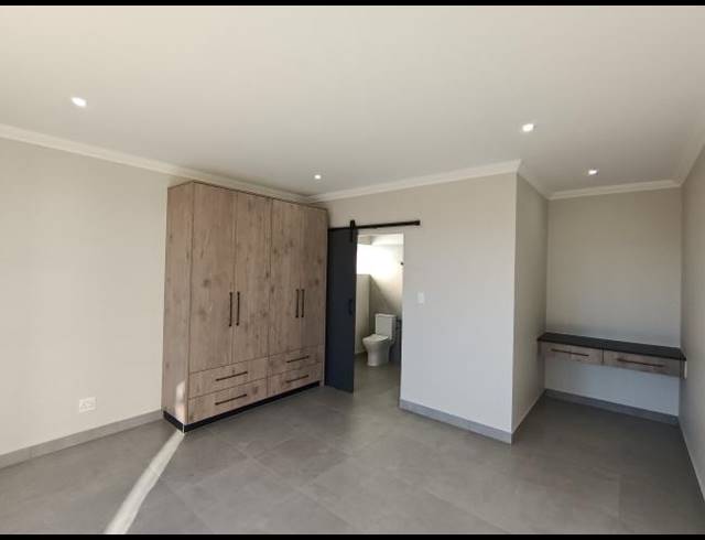 4 BEDROOM HOUSE FOR SALE IN HARTENBOS HEUWELS